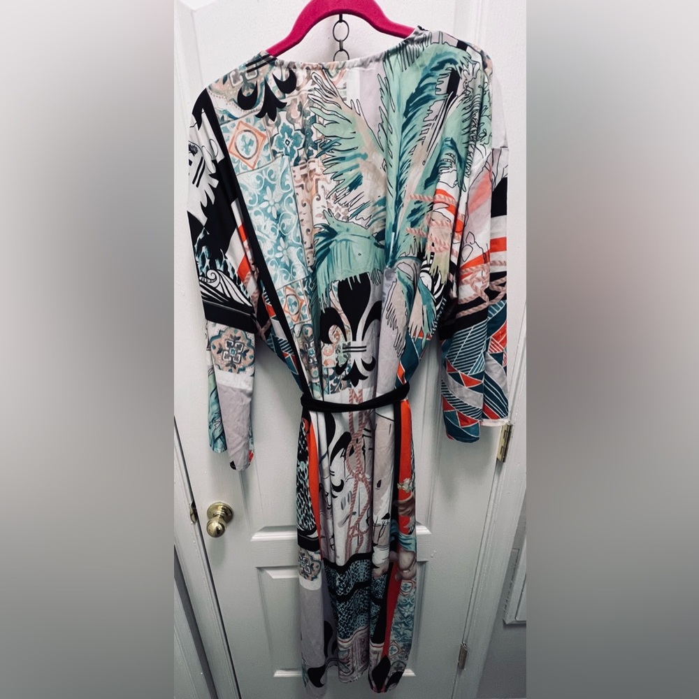 Colorful Patterned Robe - Picture 2 of 3